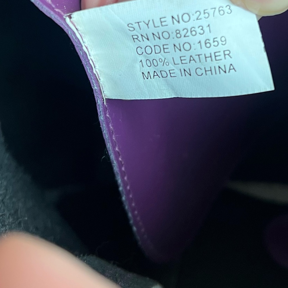 Vintage Purple Leather Saddle Crossbody Bag | Horseshoe Silhouette - Picture 14 of 16